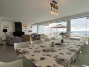 HERMOSA CASA FRENTE AL MAR EN PLAYA CABALLEROS