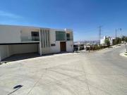 Hermosa Casa frente área Verde