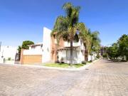 Hermosa casa muy amplia en fraccionaiento privado
