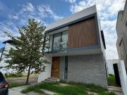 Hermosa Casa Nueva 345 mts2 3 recamaras estudio PB...