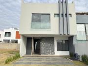 HERMOSA CASA NUEVA EN COTO A 1 CUADRA DEL PARQUE...