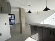 HERMOSA CASA NUEVA EN VENTA EN EL REFUGIO HABITACION EN PB