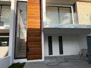 HERMOSA CASA NUEVA ESTILO MINIMALISTA EN VENTA