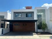 Hermosa casa NUEVA/ San Jerónimo