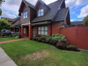 Hermosa casa remodelada