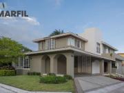 Hermosa Casa Remodelada 4 Rec. en Venta Coto Privado...