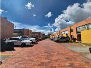 HERMOSA CASA REMODELADA CON ESTUDIO INDEPENDIENTE EN CHIA