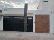 HERMOSA CASA REMODELADA CON JARDIN EN BOSQUES DE FRANCIA