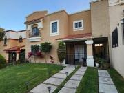 Hermosa casa remodelada en Urbi Quinta, Coto Versalles