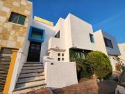 Hermosa Casa Residencial con Amplio Jardin