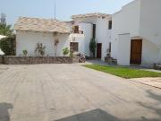 Hermosa Casa Rodeada De Jardines Con Piscina, Tiene...