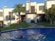 Hermosa casa semi nueva con terraza y vista a la piscina
