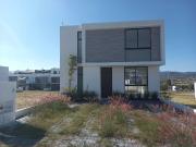 Hermosa casa seminueva y bien iluminada