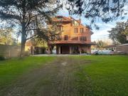 Hermosa casa sobre lote de 990mts2 en City Bell