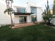 Hermosa casa sola dentro de fraccionamiento con...