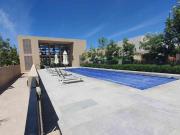 Hermosa Casa Tipo Townhouse de Una Planta en Zona...