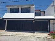 HERMOSA CASA TOTALMENTE REMODELADA EN EL MIRADOR!