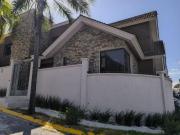 Hermosa Casa totalmente Remodelada, semiamueblada y equipada