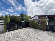 HERMOSA CASA UNA SOLA PLANTA PISCINA 4 DORMITORIOS SUITE...