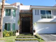 HERMOSA MANSIÓN DENTRO DE COTO EN PUERTA D EHIERRO