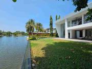 HERMOSA MANSIÓN EN VENTA VISTA AL LAGO EN URB LAGUNA...
