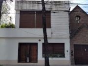 EXCELENTE PROPIEDAD LUMINOSA, AMBIENTES AMPLIOS, DOS...