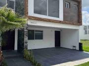 HERMOSA RESIDENCIA 4 RECAMARAS CERCA DE LA UDLA NO...