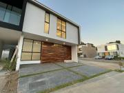 Hermosa residencia a estrenar