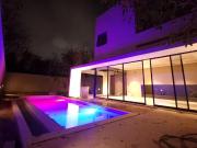 Hermosa Residencia a un costado de Residencial Solana...