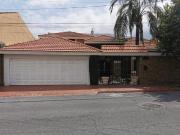 Hermosa residencia con alberca y paneles solares en Las...