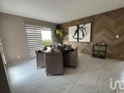 Hermosa Residencia con Amplio Jardín dentro de...