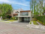 Hermosa Residencia con vigilancia en condominio