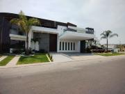 HERMOSA RESIDENCIA, CUATRO RECÁMARAS, ACABADOS DE LUJO