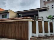 HERMOSA RESIDENCIA DE 508M2 EN CALLE CERRADA A 1 CUADRA...