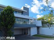 Hermosa residencia dentro de coto a 2 minutos de plaza...