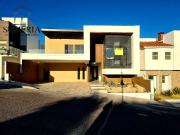 Hermosa residencia en Bosques del Rejon