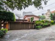 Hermosa residencia en calle cerrada, inigualable jardín...