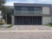 Hermosa Residencia en El Bosque Country Club