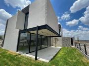 Hermosa Residencia en Lomas del Campanario, 4 Recamaras, 4