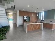 HERMOSA RESIDENCIA EN RENTA A ESTRENAR, de 3 Niveles en...