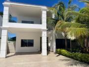 HERMOSA RESIDENCIA EN VENTA DENTRO DE EXCLUSIVO FRACC...