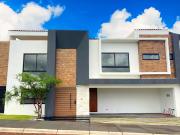 Hermosa residencia en venta en Lomas Gran Reserva