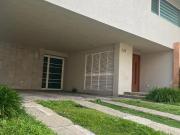 Hermosa residencia en Virreyes, recibe un monedero...