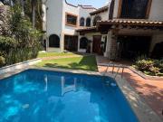 Hermosa residencia estilo colonial mexicano, con alberca...