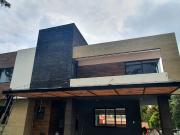 HERMOSA RESIDENCIA MODERNA, REMODELADA, 4 RECAMARAS GRAN...