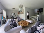 HERMOSA RESIDENCIA PRACTICAMENTE NUEVA CON ESPACIOS MUY...