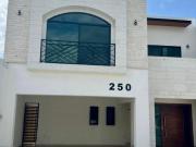 HERMOSA RESIDENCIA RECIÉN CONSTRÍDA UBICADA EN FRACC....