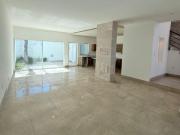 HERMOSA RESIDENCIA REMODELADA EN BARRANCA DEL REFUGIO