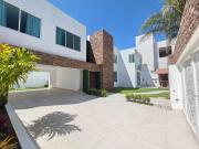 Hermosa residencia TOTALMENTE REMODELADA en La...