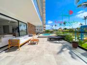 Hermosa terraza con jacuzzi y vista a las áreas comunes